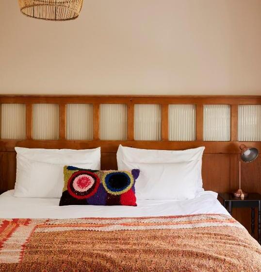 חדר סופריור, The Big   Luxury Backpackers