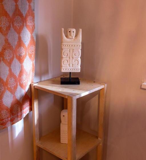 חדר אקונומי, The Big   Luxury Backpackers