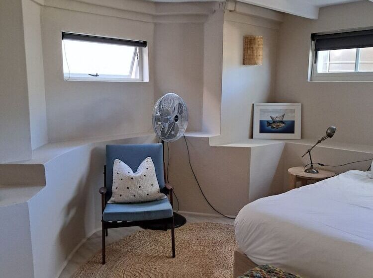 חדר אקונומי, The Big   Luxury Backpackers