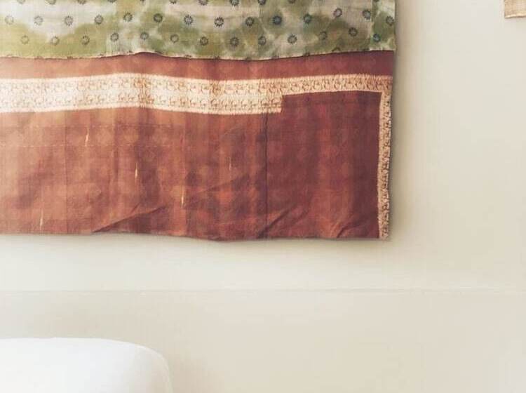 חדר אקונומי, The Big   Luxury Backpackers