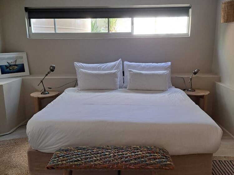 غرفة إقتصادية, The Big   Luxury Backpackers