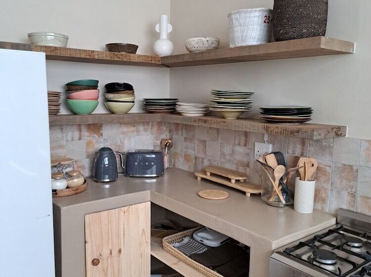 חדר משפחתי, The Big   Luxury Backpackers