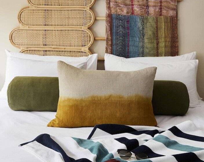 חדר משפחתי, The Big   Luxury Backpackers