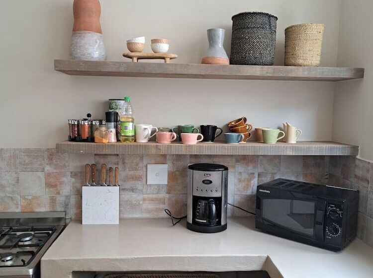 חדר משפחתי, The Big   Luxury Backpackers