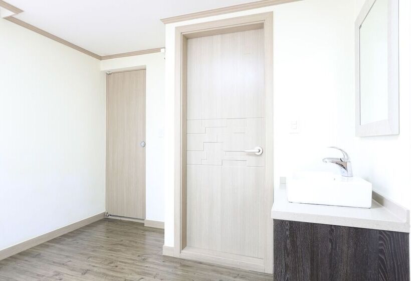 اتاق استاندارد, Roi Guesthouse