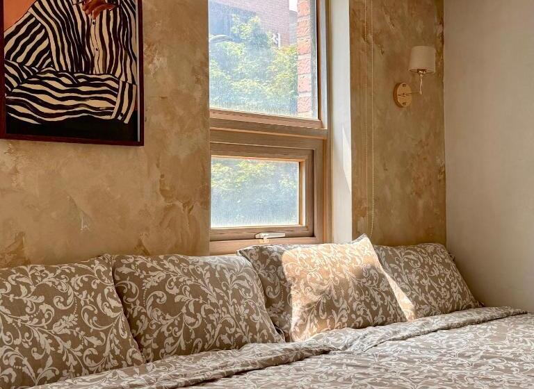 اتاق استاندارد سه نفره, Roi Guesthouse