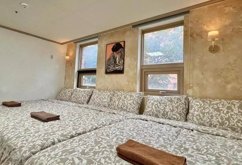 バスルーム共有のトリプルスタンダード, Roi Guesthouse
