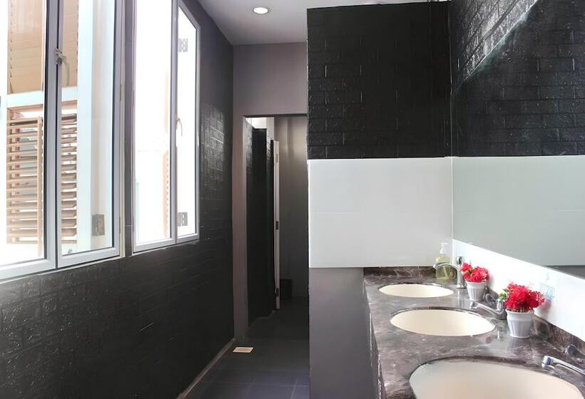 تختخواب در اتاق مشترک, Beary Best! Hostel Chinatown