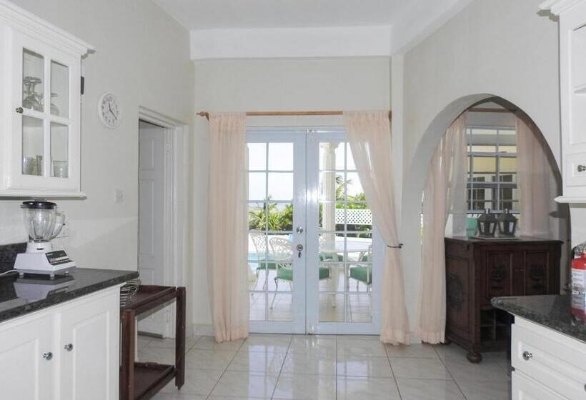 ویلای 3 خوابه, Castles In Paradise Villa Resort