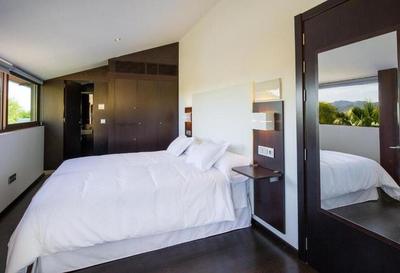 Полулюкс, Las Monteras