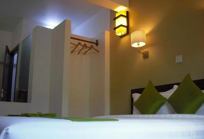 Habitación Superior, The Columns