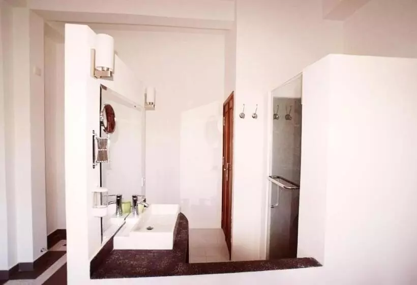 Habitación Superior, The Columns