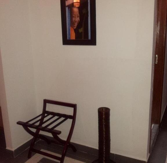 غرفة سوبيريور, The Columns