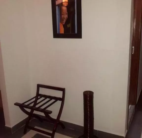 Habitación Superior, The Columns