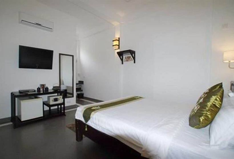 غرفة سوبيريور, The Columns