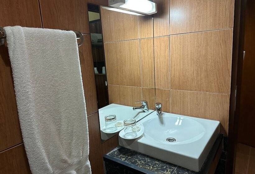 اتاق استاندارد, Yaahot