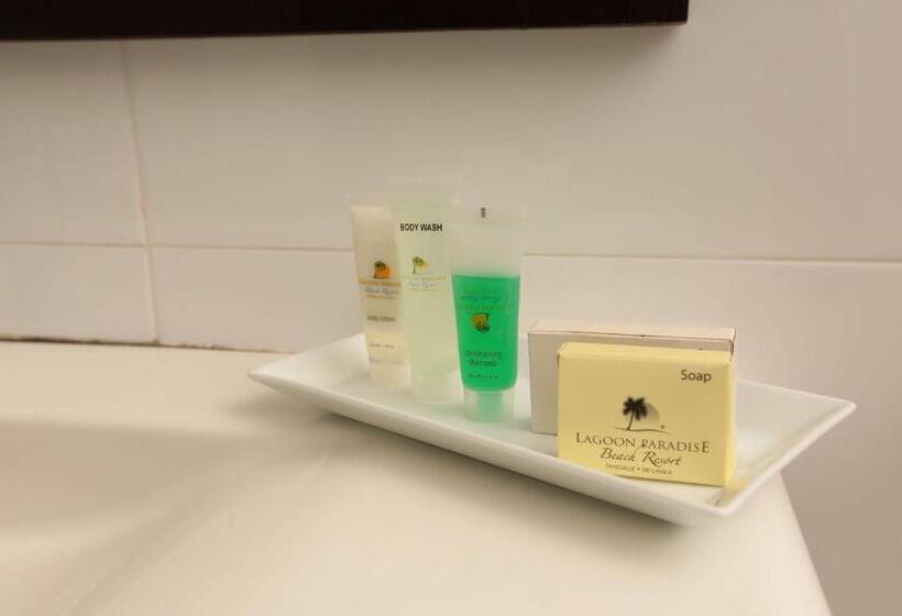 小室, Lagoon Paradise Beach Resort