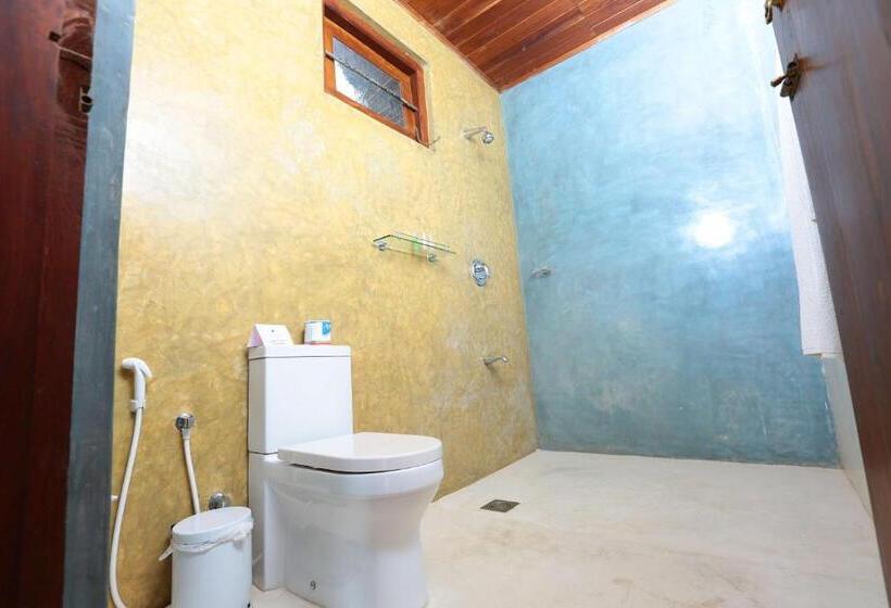 小室, Lagoon Paradise Beach Resort