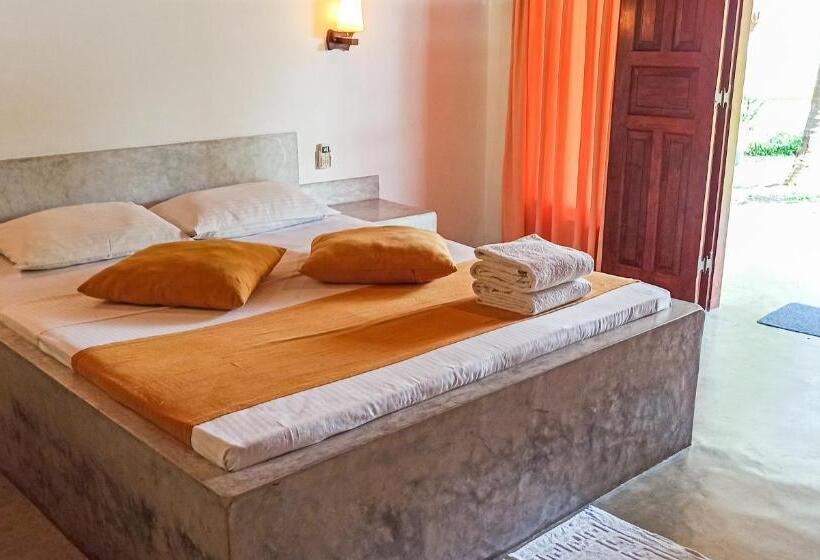 小室, Lagoon Paradise Beach Resort