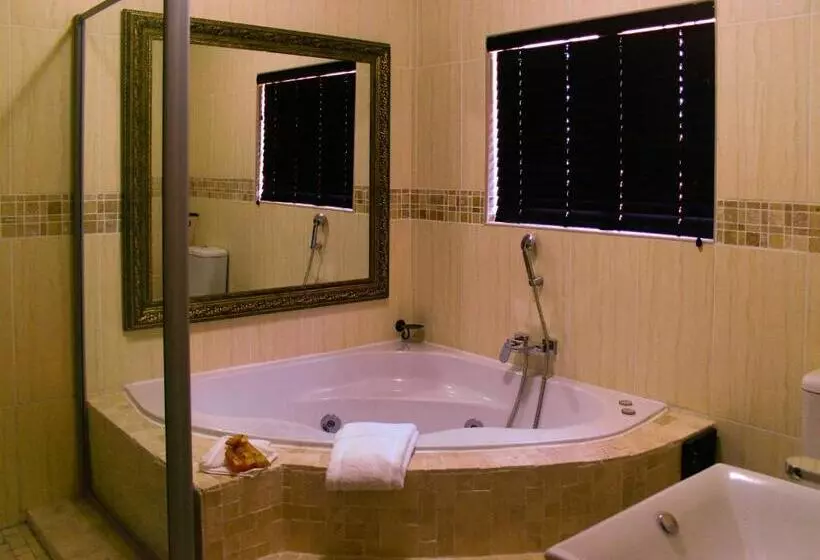 エクゼクティブルーム, Eco Park Lodge