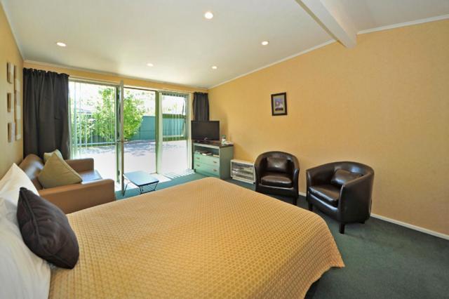 家庭公寓, A'la Vista Motel