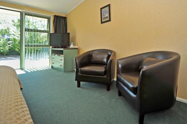 家庭公寓, A'la Vista Motel