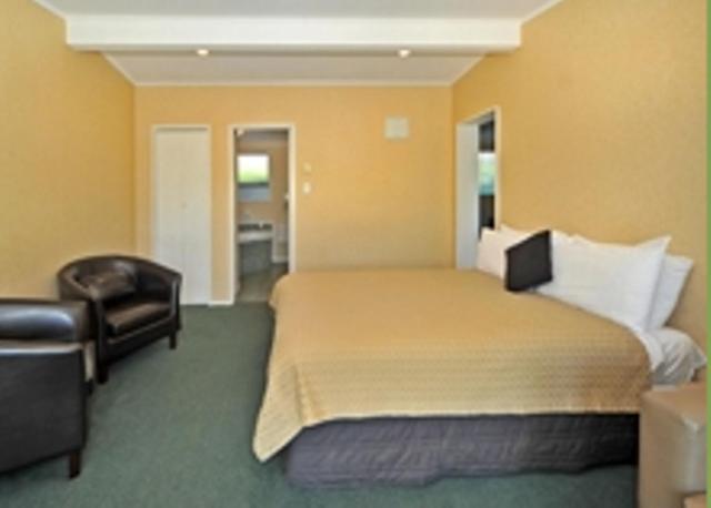 家庭公寓, A'la Vista Motel