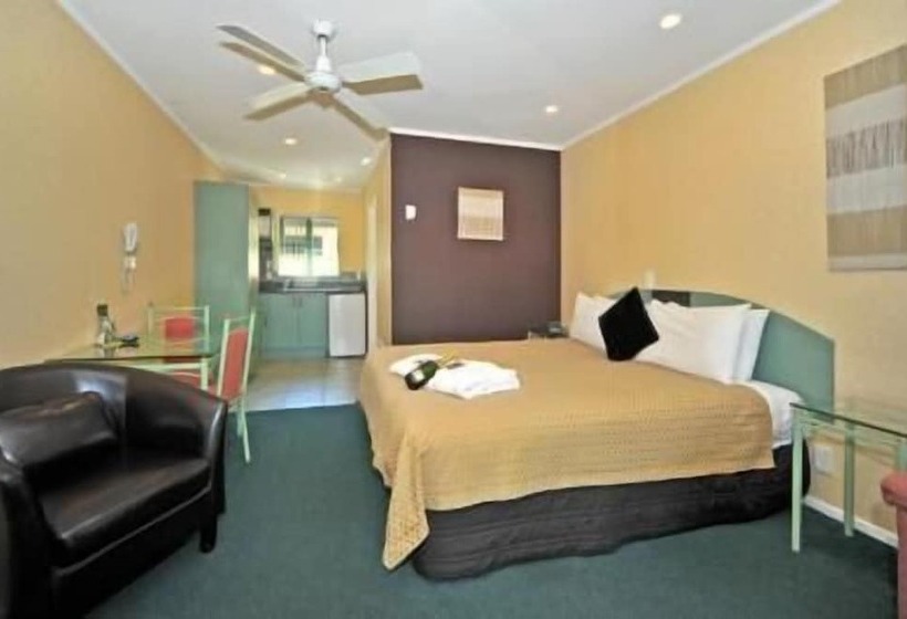 家庭公寓, A'la Vista Motel