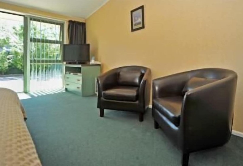 高级工作室, A'la Vista Motel