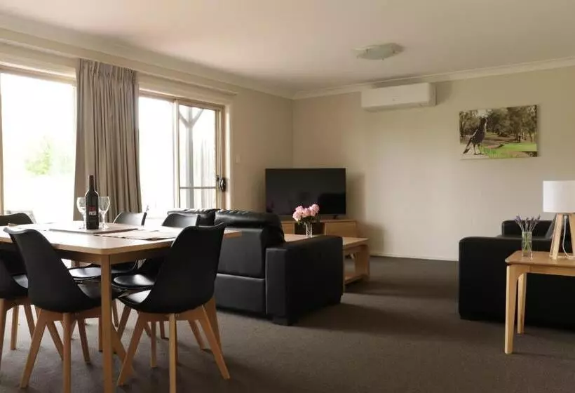 ツーベッドルーム　ヴィラ, Cootamundra Heritage Motel & Apartments