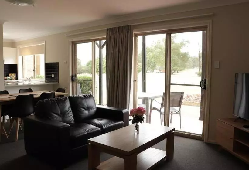 ツーベッドルーム　ヴィラ, Cootamundra Heritage Motel & Apartments