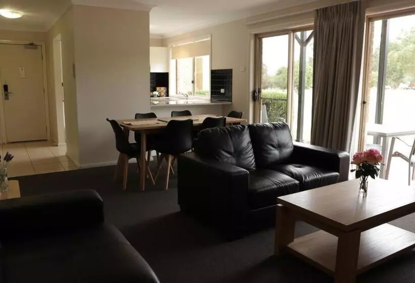ツーベッドルーム　ヴィラ, Cootamundra Heritage Motel & Apartments