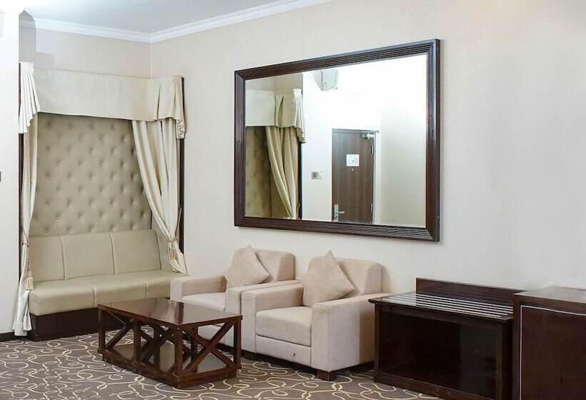 Suite Executivă, Adhiwangsa