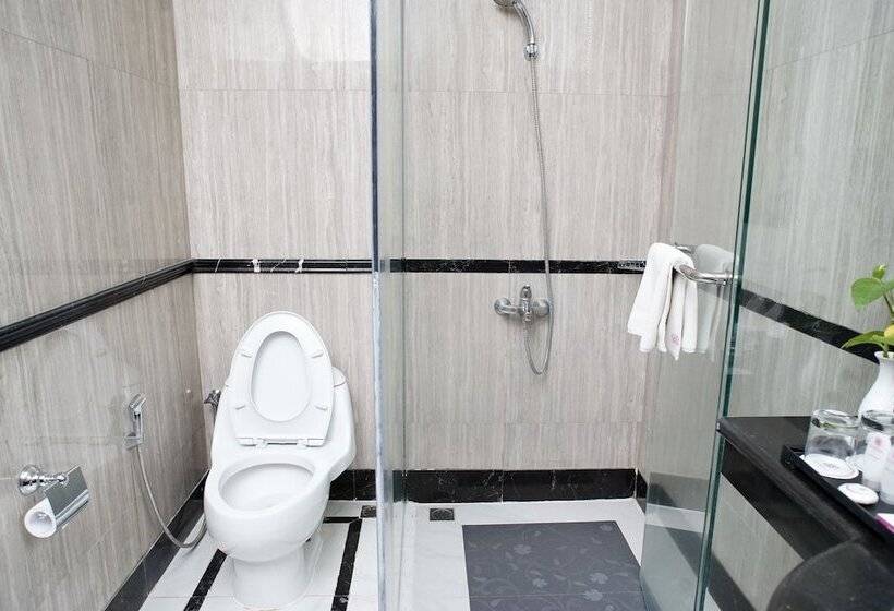 Deluxe Kamer, Adhiwangsa