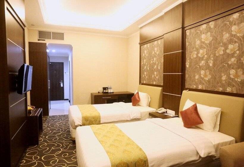 Deluxe Kamer, Adhiwangsa