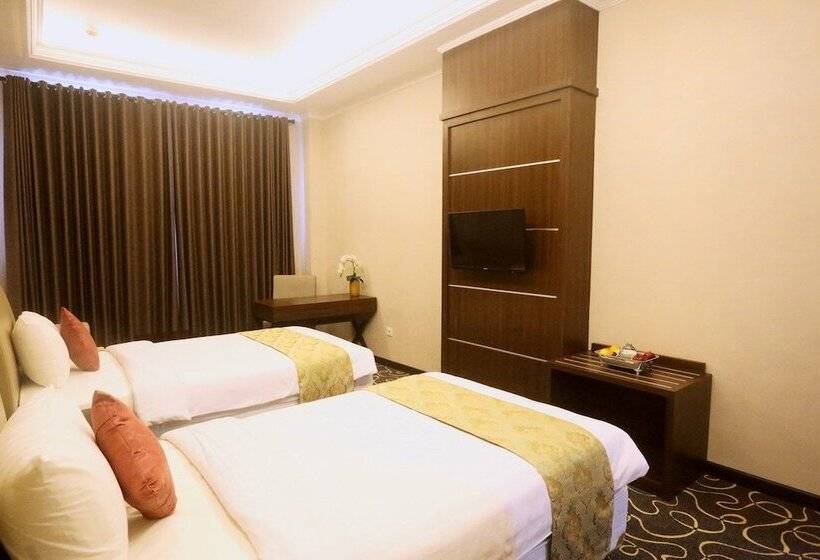 غرفة ديلوكس, Adhiwangsa