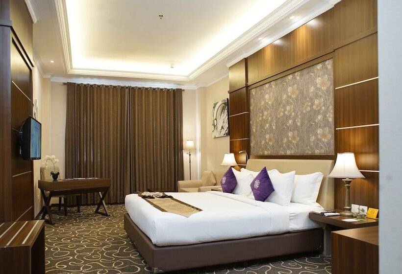 غرفة ديلوكس, Adhiwangsa