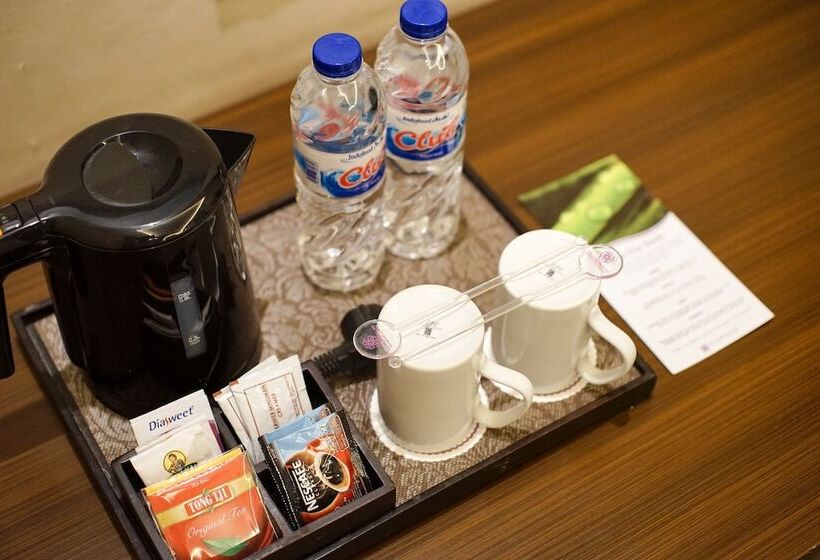 غرفة سوبيريور, Adhiwangsa