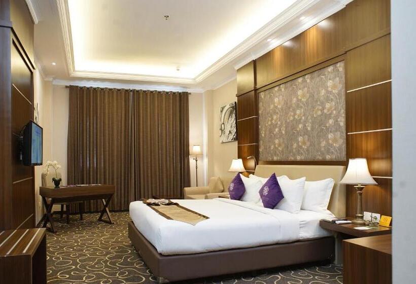 غرفة ديلوكس, Adhiwangsa