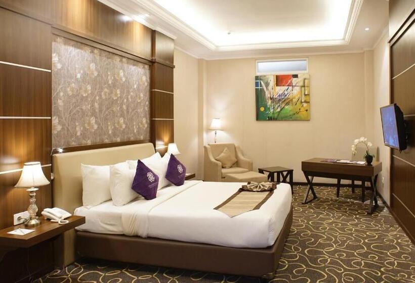 Deluxe Kamer, Adhiwangsa
