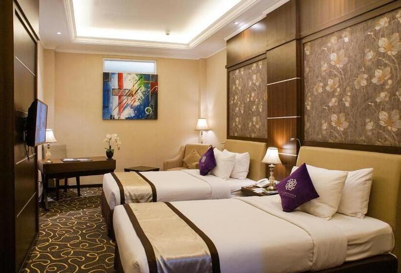 غرفة ديلوكس, Adhiwangsa