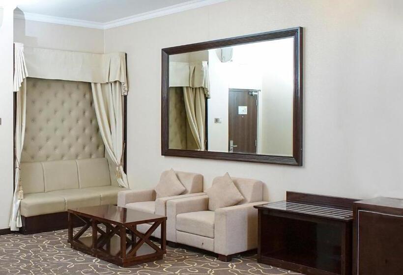 Suite Executivă, Adhiwangsa