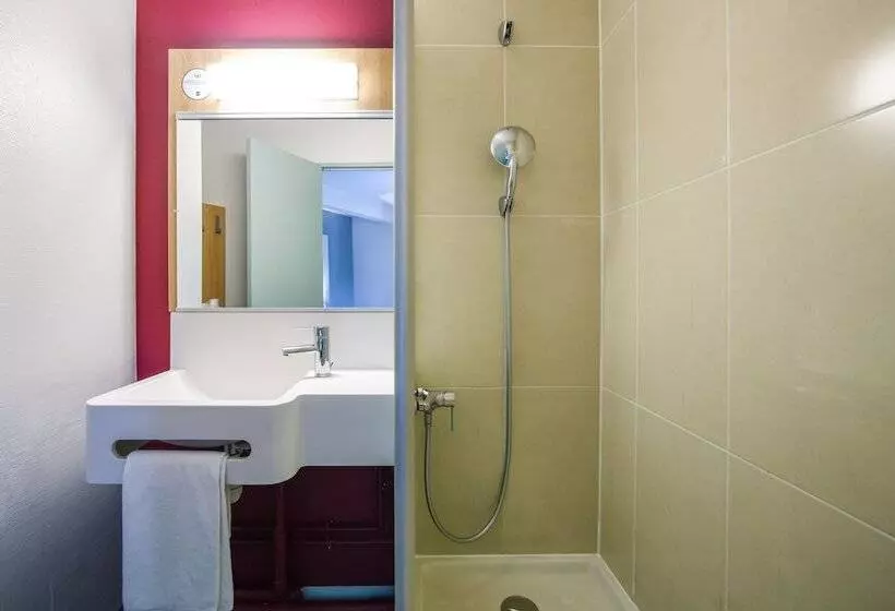 Standard Kolmen Hengen Huone, B&b Hotel Nantes Centre