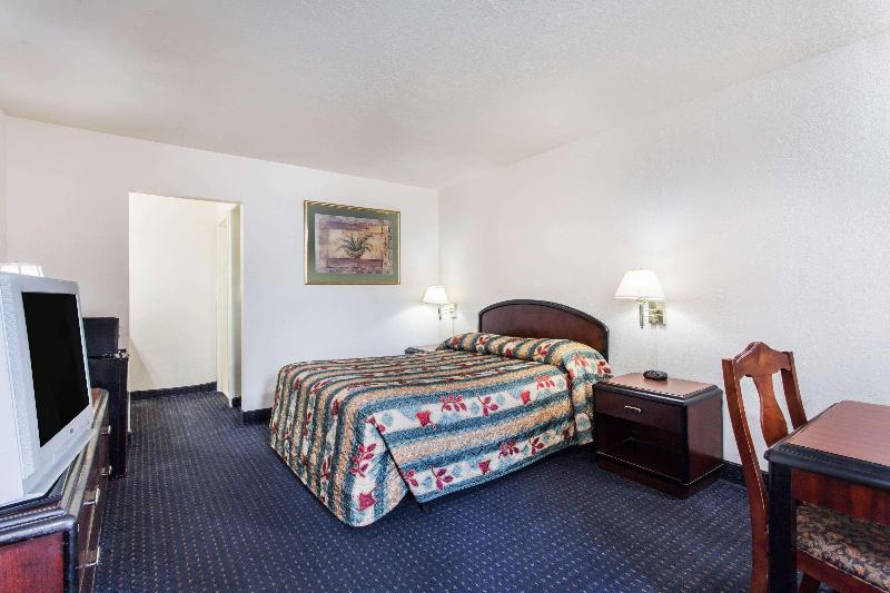 Четырехместный Номер Стандарт, B&b Hotel Nantes Centre