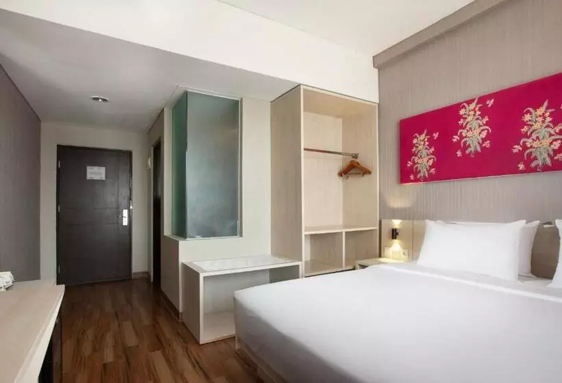Superior Zimmer Kingsize Bett, Santika Banyuwangi