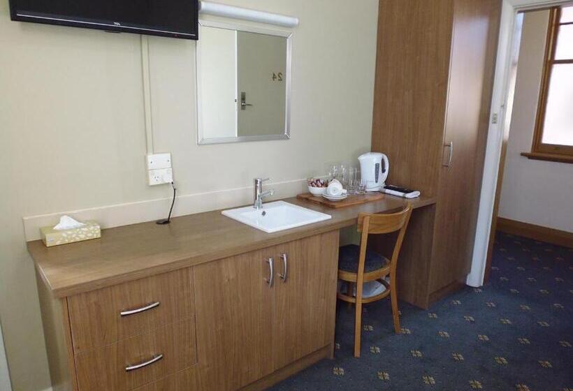 패밀리 룸, The Formby