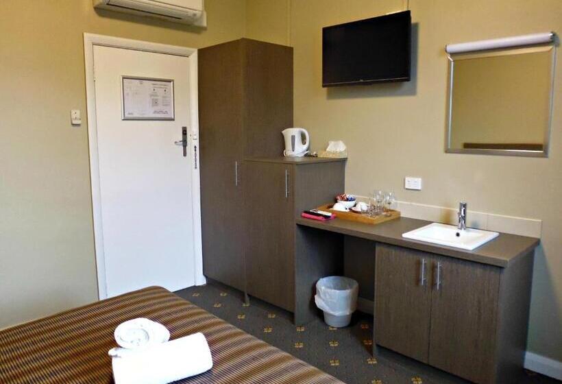 스탠다드 룸 퀸사이즈 침대, The Formby