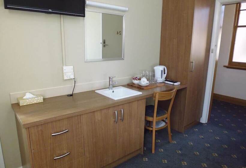 패밀리 룸, The Formby