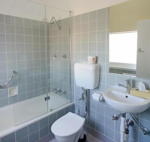 스탠다드 룸 퀸사이즈 침대, The Formby