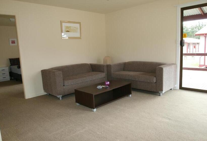 Apartament 2 Dormitoris, The Station